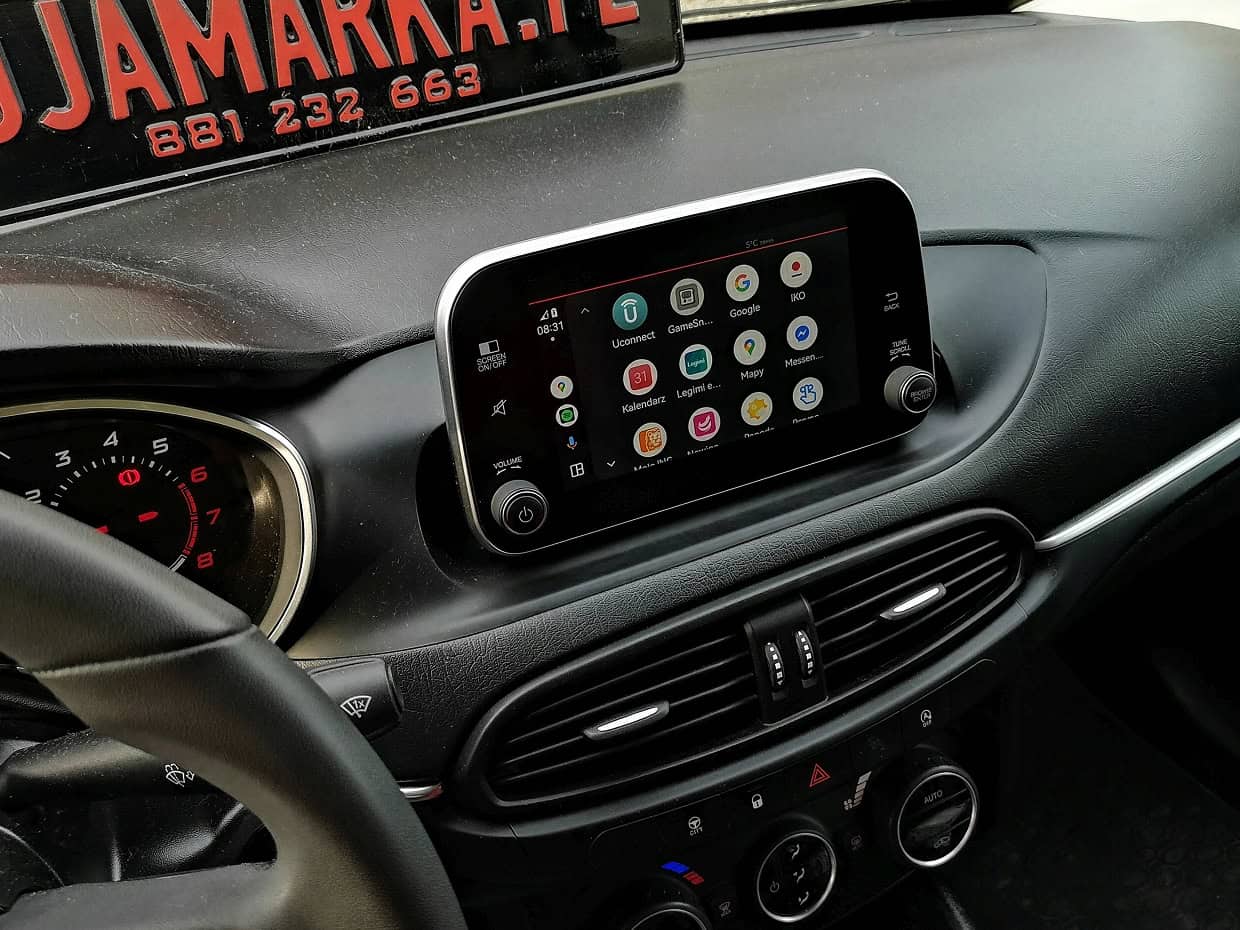 Fiat Tipo 2020 po montażu Android Car Play - widok wnętrza auta