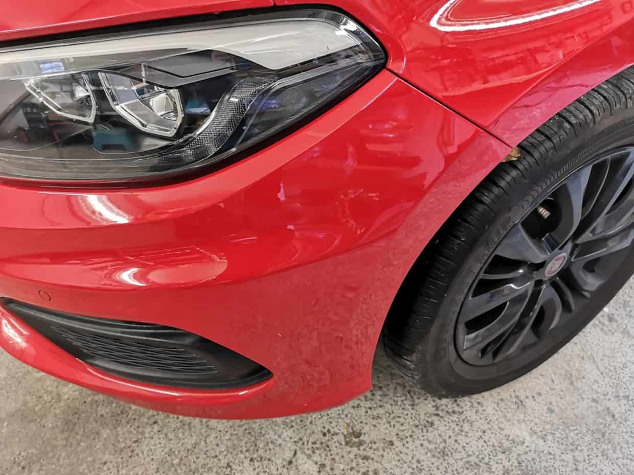 Fiat Tipo 2018 po montażu przednich czujników parkowania widok z lewej strony