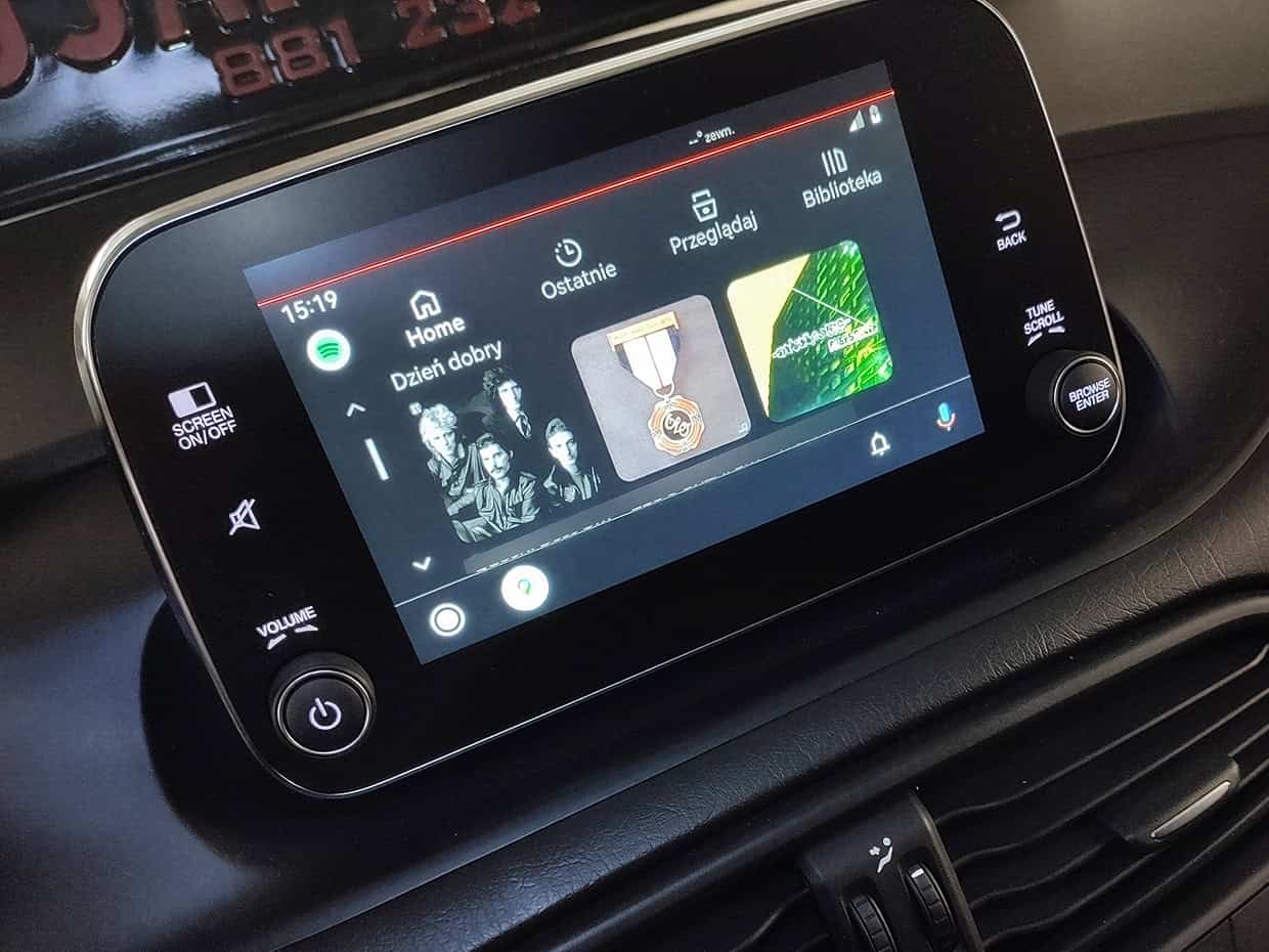Fiat Tipo 2020 Android Auto panel - dostęp do aplikacji muzycznych z poziomu ekranu