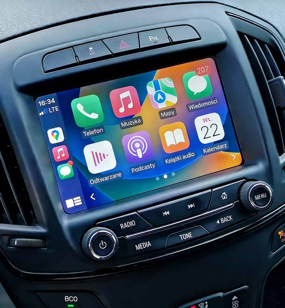 android auto i apple carplay na ekranie samochodu