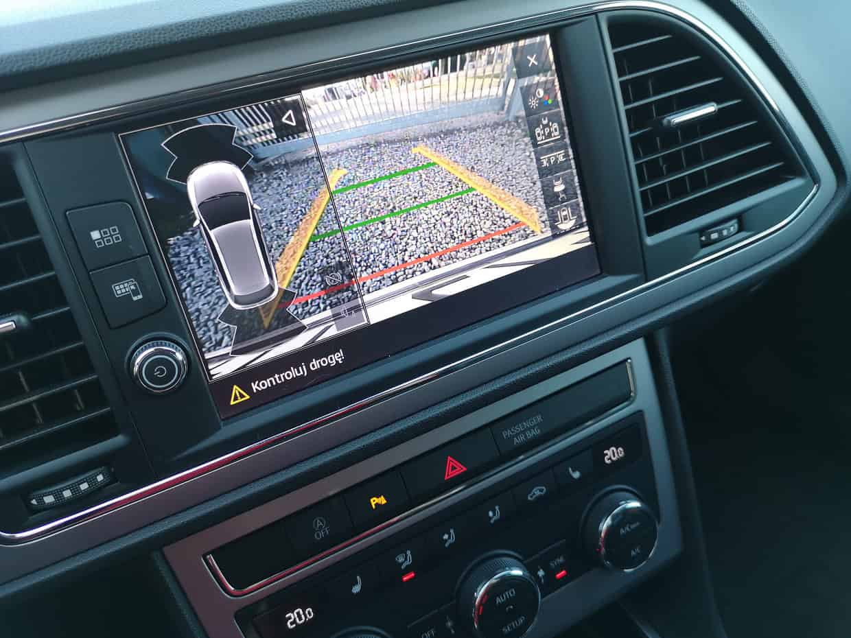 panel kamery cofania zamontowany w Seat Leon 5F 2018